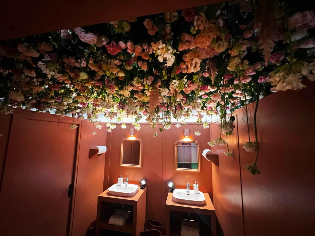 fleurs au plafond macq fleuriste
